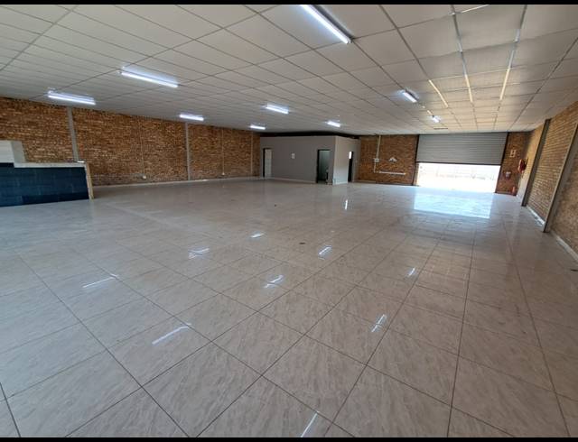 300M² RETAIL TO LET IN DE DEUR